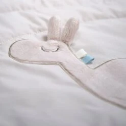 Done By Deer Deer Friends Speelkleed Sand -Kinderspeelgoed done by deer deer friends speelkleed sand 3 c166