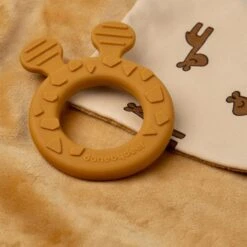 Done By Deer Raffi Bijtring Mustard -Kinderspeelgoed done by deer raffi bijtring mustard 2 eea2