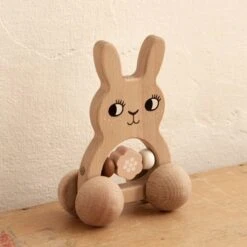 Roommate Bunny Houten Rammelaar -Kinderspeelgoed roommate bunny houten rammelaar 4 a256